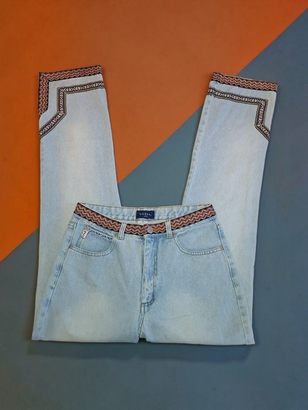 GUESS Vintage Women's Light Wash Denim Straight Leg Jeans Embroidered Size 30